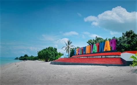 Pantai Mutiara Buton Tengah Suguhkan Pasir Putih Lembut dan Air Laut Bening - Turisian.com