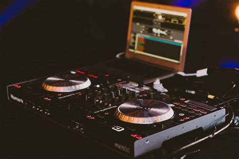 DJ Equipment for Beginners: Creating your First Professional Set Up