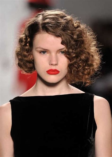 The Best Asymmetrical Curly Bob Hairstyles – HairstyleCamp