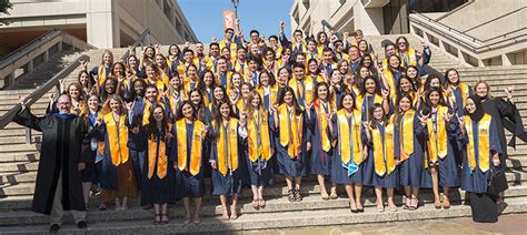 UTSA students celebrate graduation during special ceremonies | UTSA Today