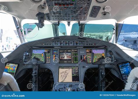 Dassault Falcon 900LX Business Jet Cockpit Editorial Image ...