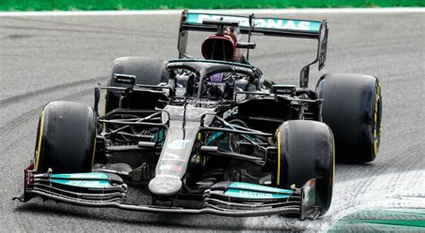 Lewis Hamilton wins 100th GP, becoming first F1 driver to hit century mark