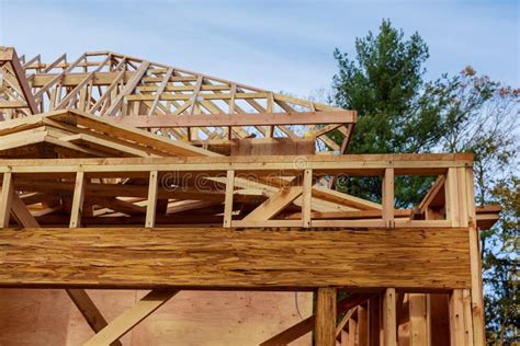 Timber Frame Roof Construction Stock Image - Image of panel, exterior: 7705297