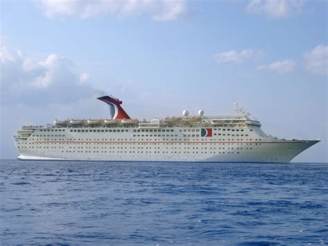 Free Stock photo of Large cruise ship at sea | Photoeverywhere