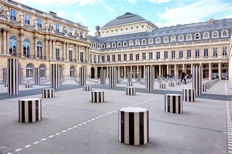 Paris : Les Deux Plateaux au Palais Royal, grandeur et misère des ...