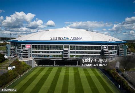 112,336 Veltins Arena Photos Stock Photos, High-Res Pictures, and ...