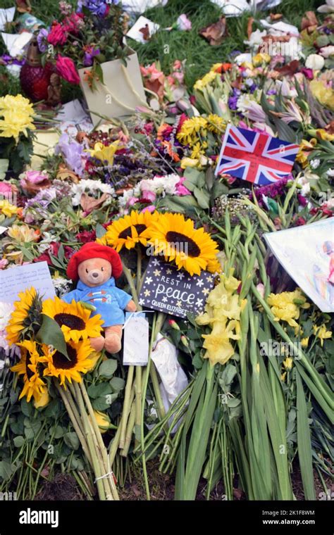 Floral tributes to Queen Elizabeth II in Green Park, London UK Sep 2022 Stock Photo - Alamy