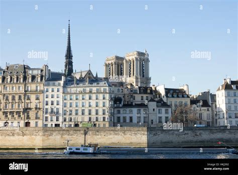 View of Notre Dame and Ile-de-la-Cite, Paris, France Stock Photo - Alamy