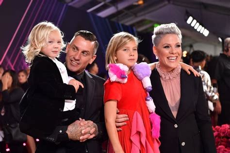 Pink and Her Kids at the 2019 People's Choice Awards Photos | POPSUGAR Celebrity Photo 2