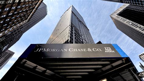 JPMorgan Chase Q1 Earnings Fall On Banking Woes But Top Views | Stock ...