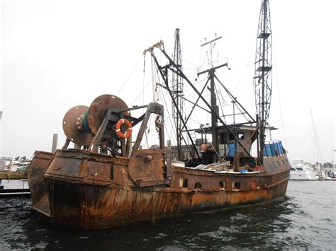 rusty fishing boat | Boat, Fishing boats, Sailing