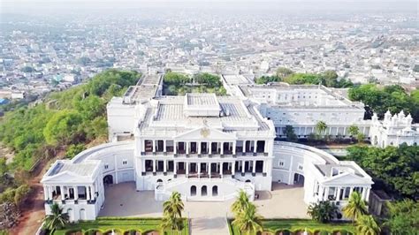 A leisurely walk through the Falaknuma Palace! - Star of Mysore