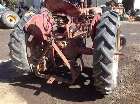 FARMALL 200 TRACTOR WITH WIDE FRONT | Burgh Implement Store