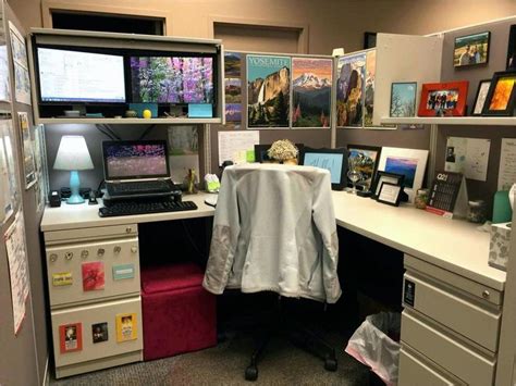 40 Amazing Cubicle Decor Ideas 39 | Cubicle organization, Cubicle decor ...