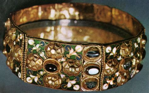 Longobardi - Wikipedia | Ancient jewelry, Royal jewels, Crown jewels