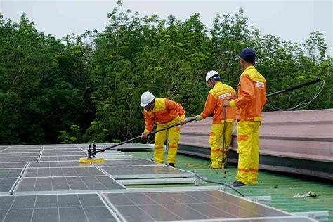 How to Clean Solar Panels | SecurityBros