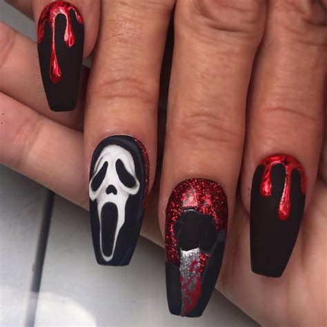 Nail Artist|𝕯𝖊𝖛𝖎𝖓👽🛸 on Instagram: “𝐒𝐂𝐑𝐄𝐀𝐌- 𝟷𝟿𝟿𝟼 ️🔪 “𝘸𝘩𝘢𝘵’𝘴 𝘺𝘰𝘶𝘳 𝘧𝘢𝘷𝘰𝘳?… | Halloween nails, Shiny ...