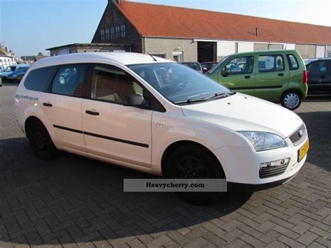 Ford Focus wagon Van 1.6TDCI trend i 66kW turbo defective 2006 Box-type ...