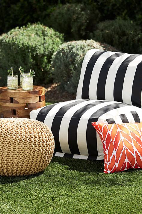 Bold and modern outdoor seating | Patio decor inspiration, Modern ...