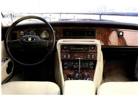 Jaguar XJ12 Vanden Plas:picture # 13 , reviews, news, specs, buy car