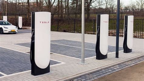 350 kW V4 Tesla Supercharger Emerges In Planning Documents