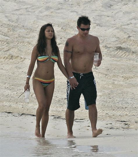 Nick and Vanessa Lachey vacationed in the Bahamas in May 2007. | 100+ Hot Celebrity Summer ...