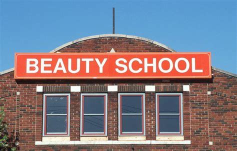 Researching Beauty Schools Online: What You Should Look For