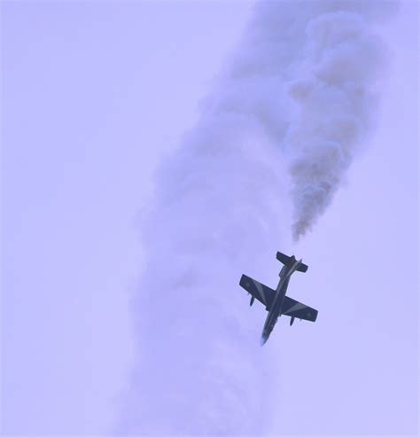 Plane performs in air show - Kivi Photo - Bank of photos CC0