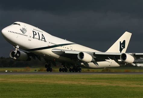 File:Boeing 747-240B(M), Pakistan International Airlines (PIA) JP379636.jpg - Wikipedia