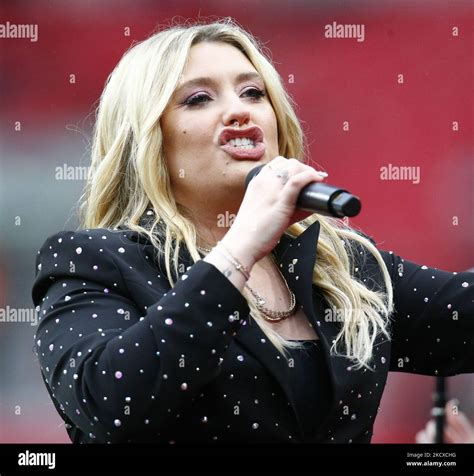 Ella henderson singer hi-res stock photography and images - Alamy