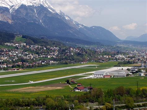 File:Innsbruck Airport.jpg - Wikipedia