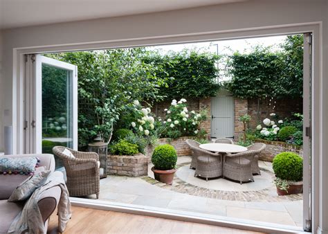 Classical sunken garden | Courtyard gardens design, Small courtyard ...