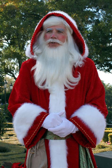 Meeting Pere Noel | France at EPCOT, Walt Disney World. Chri… | Flickr