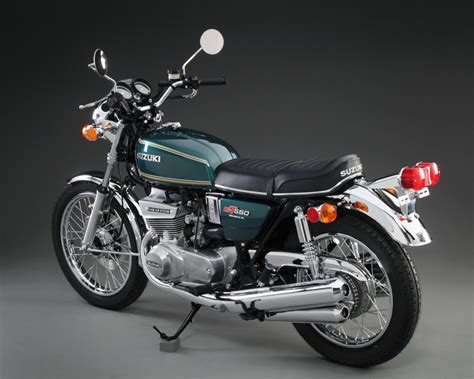 SUZUKI GT550 | Retrospeed