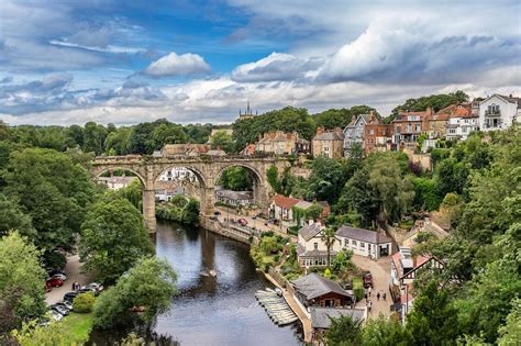 15 of the Best and Most Beautiful Small Towns to Visit in England