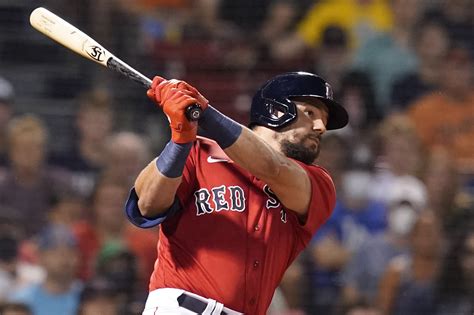 Boston Red Sox slugger Kyle Schwarber becomes free agent - Boston - oggsync.com