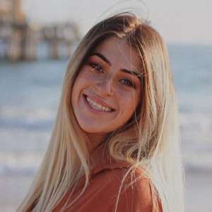 Alicia Allen (TikTok Star) Birthday, Real Name, Age, Weight, Height, Family, Facts, Contact ...