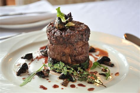 File:Beef fillet steak with mushrooms.jpg - Wikipedia