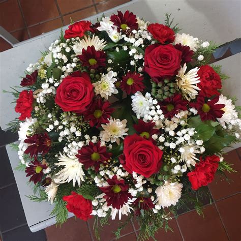 Red And White Flowers Funeral / Red Carnation Funeral Flower Cross Free ...