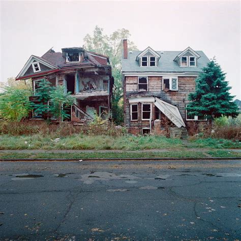 42 Staggering Photos Of Abandoned Detroit Today