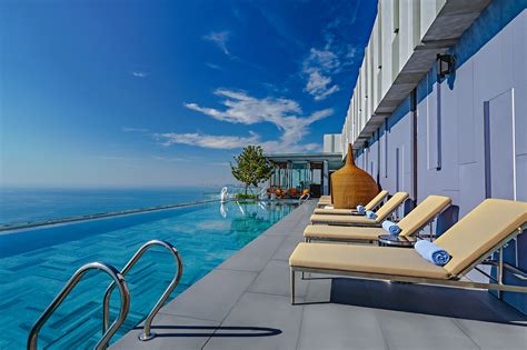 Rooftop Infinity Pool – Le Sands Oceanfront Danang Hotel