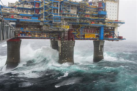 Oil rig : r/megalophobia