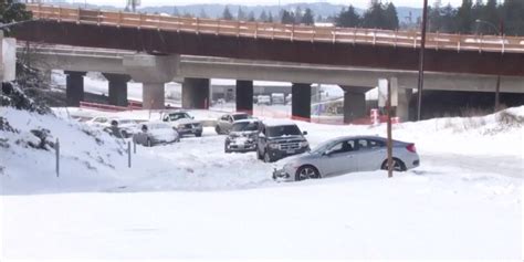 Drivers spend night stuck in Portland, Oregon snow | Myanmar ...