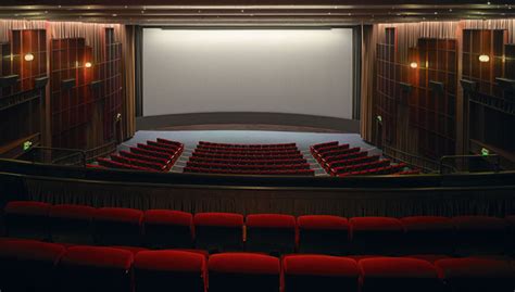 Paul Allen's Cinerama theater to install world's first commercial 4K ...