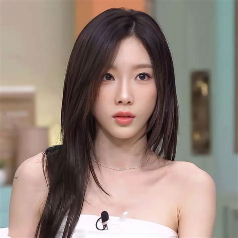 Kim Tae Yeon, Snsd Taeyeon, Female Character Inspiration, Korean Beauty ...