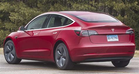 Tesla CEO Elon Musk Says $35,000 Model 3 Production Ramping up