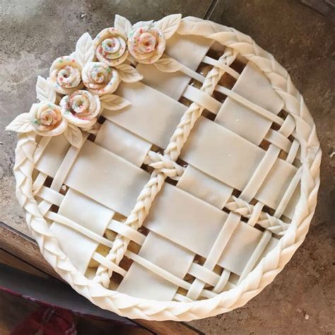 Apple pie with lattice crust, roses, and braids | Pie crust designs, Pie crust art, Desserts