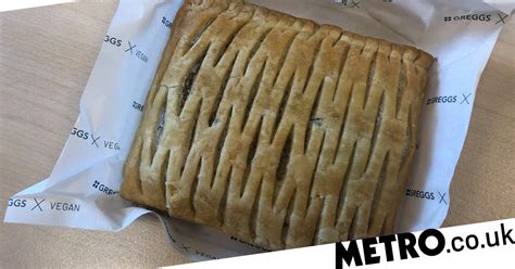 Review: How does the Greggs Vegan Steak Bake actually taste? | Metro News