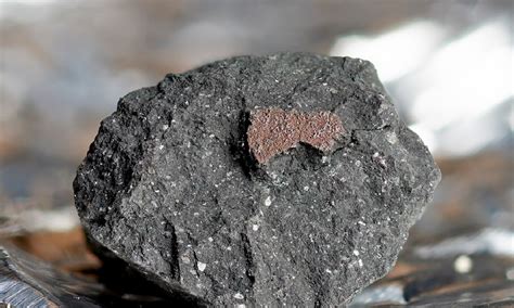 Extremely Rare Meteorite That Fell On A Driveway In England Contains ...