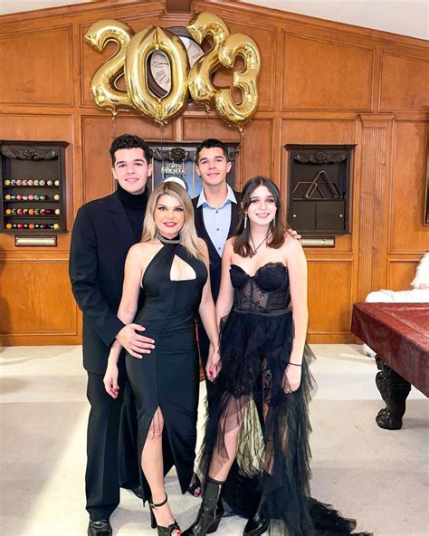 Itatí Cantoral y sus hijos recibieron el año con looks en negro: sus ...